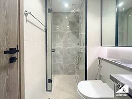 Modern 2BR Haven in Golf Gate Pool & Gym Access
