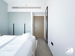 Modern 2BR Haven in Golf Gate Pool & Gym Access