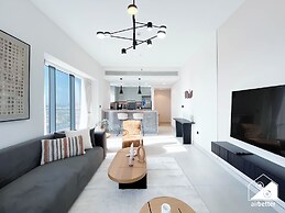 Modern 2BR Haven in Golf Gate Pool & Gym Access