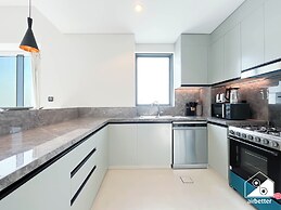 Modern 2BR Haven in Golf Gate Pool & Gym Access