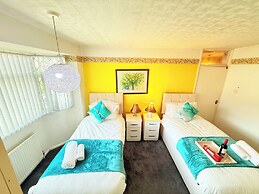 Homey 4 bedroom house for large groups