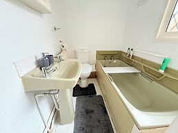 Homey 4 bedroom house for large groups