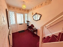 Homey 4 bedroom house for large groups