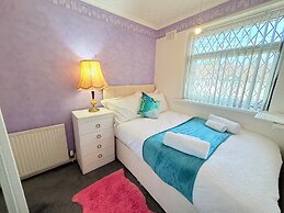 Homey 4 bedroom house for large groups