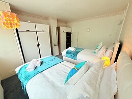 Homey 4 bedroom house for large groups