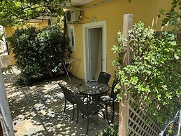 Michalis Studios & Apartments