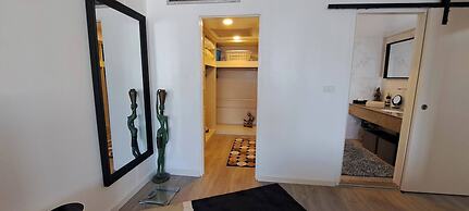 Stylish New Condo in Nana