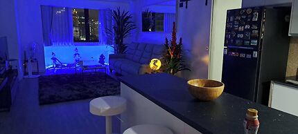Stylish New Condo in Nana