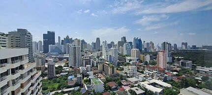 Stylish New Condo in Nana