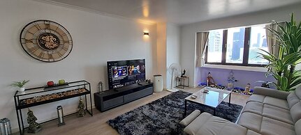 Stylish New Condo in Nana