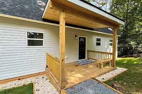 Cozy Restful Treehouse Feel Home w/ gas Grill & AC