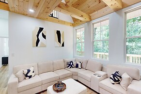 Cozy Restful Treehouse Feel Home w/ gas Grill & AC