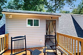 Cozy Restful Treehouse Feel Home w/ gas Grill & AC