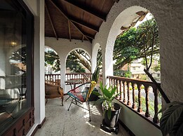 w Bright Colonial 5BR House With Balcony