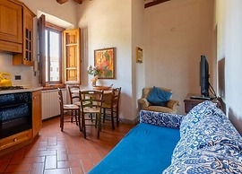 Apartment in Laterina With Pool