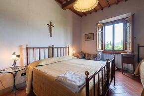 Apartment in Laterina With Pool