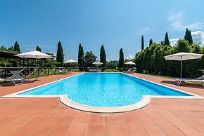 Apartment in Laterina With Pool