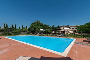 Apartment in Laterina With Pool