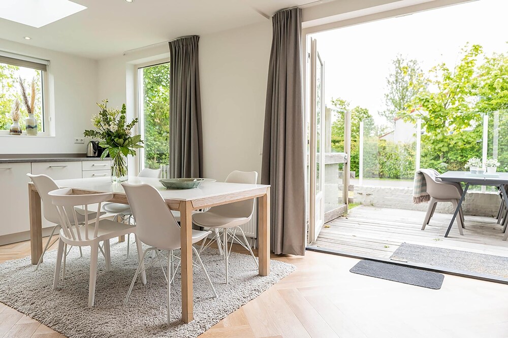 Nice, Modern Furnished Holiday Home