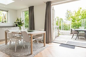 Nice, Modern Furnished Holiday Home