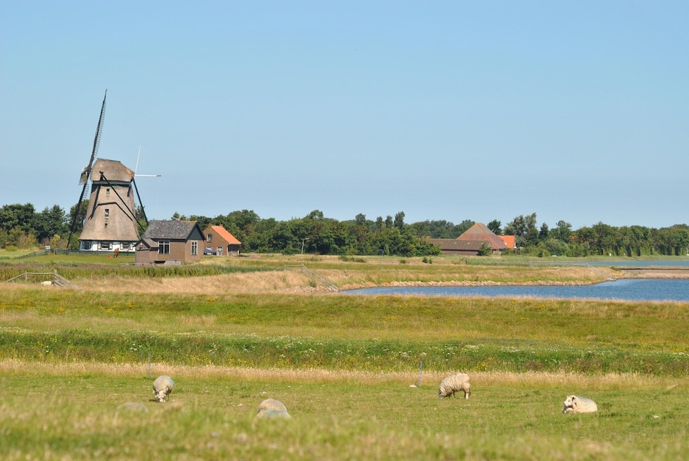 Nice, Modern Furnished Holiday Home