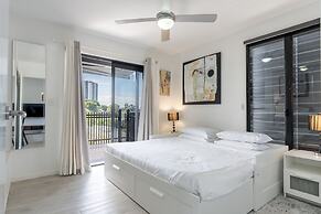 Sophisticated 2-bed Home With Alfresco Dining
