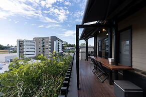 Sophisticated 2-bed Home With Alfresco Dining
