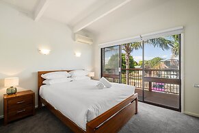 Spacious 4-bed Home 5-min From the Beach