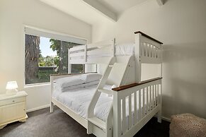 Spacious 4-bed Home 5-min From the Beach