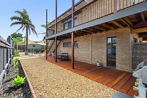 Spacious 4-bed Home 5-min From the Beach