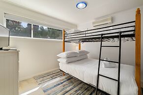 Spacious 4-bed Home 5-min From the Beach