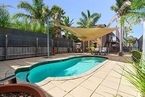 Spacious 4-bed Home 5-min From the Beach