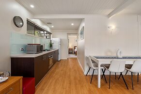 Spacious 4-bed Home 5-min From the Beach