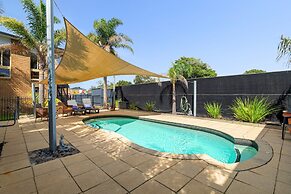 Spacious 4-bed Home 5-min From the Beach