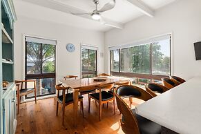 Spacious 4-bed Home 5-min From the Beach