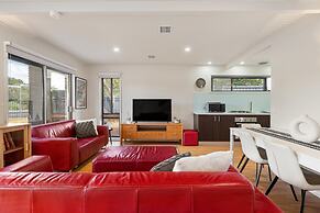 Spacious 4-bed Home 5-min From the Beach