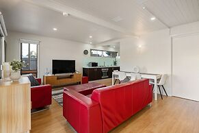 Spacious 4-bed Home 5-min From the Beach