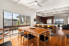 Spacious 4-bed Home 5-min From the Beach