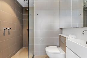 Elegant 2-bed Apartment With Expansive City Views
