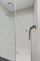 Fitzroy North 1-bed With Balcony by Edinburgh Park