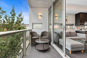 Fitzroy North 1-bed With Balcony by Edinburgh Park
