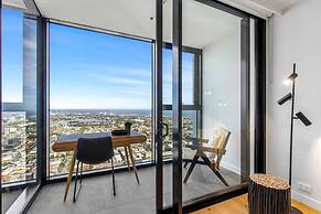 Modern 1-bed in Hip Southbank With Pool & Gym
