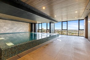Modern 1-bed in Hip Southbank With Pool & Gym