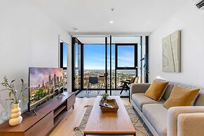 Modern 1-bed in Hip Southbank With Pool & Gym