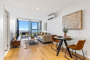 Modern 1-bed in Hip Southbank With Pool & Gym