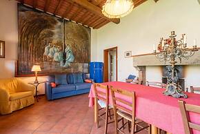 Apartment in Laterina With Shared Pool
