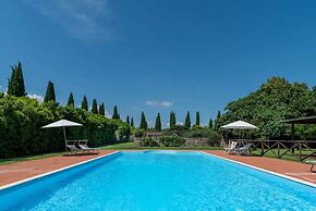 Apartment in Laterina With Shared Pool