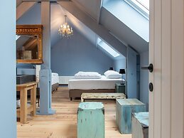 Spacious Holiday Home With Sunny Terrace
