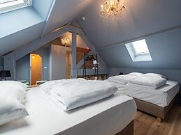 Spacious Holiday Home With Sunny Terrace