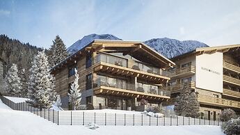 Sunny Vacation Apartment Near Glacier